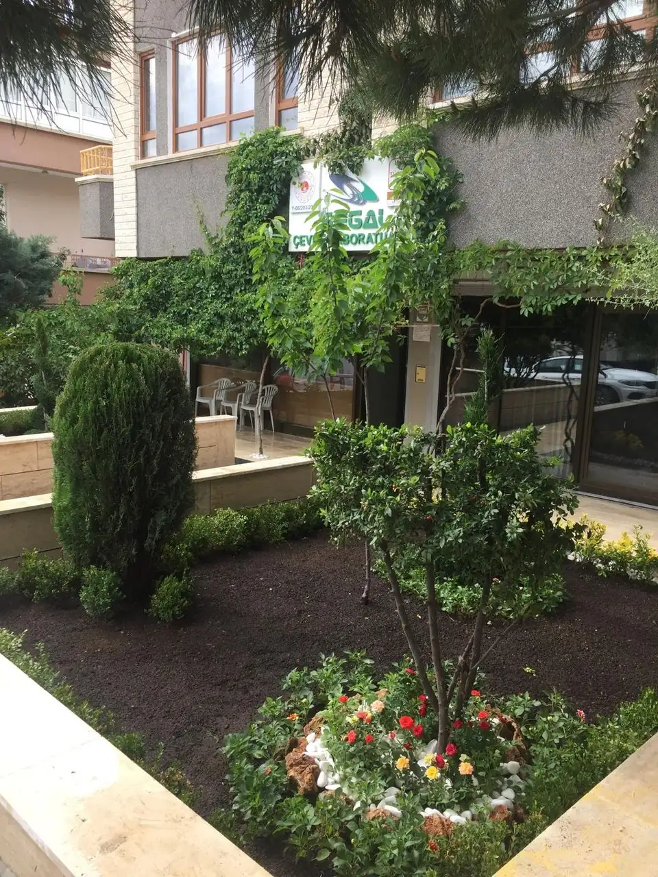 Entrance of the Segal Environmental Laboratory building, Çankaya / Ankara